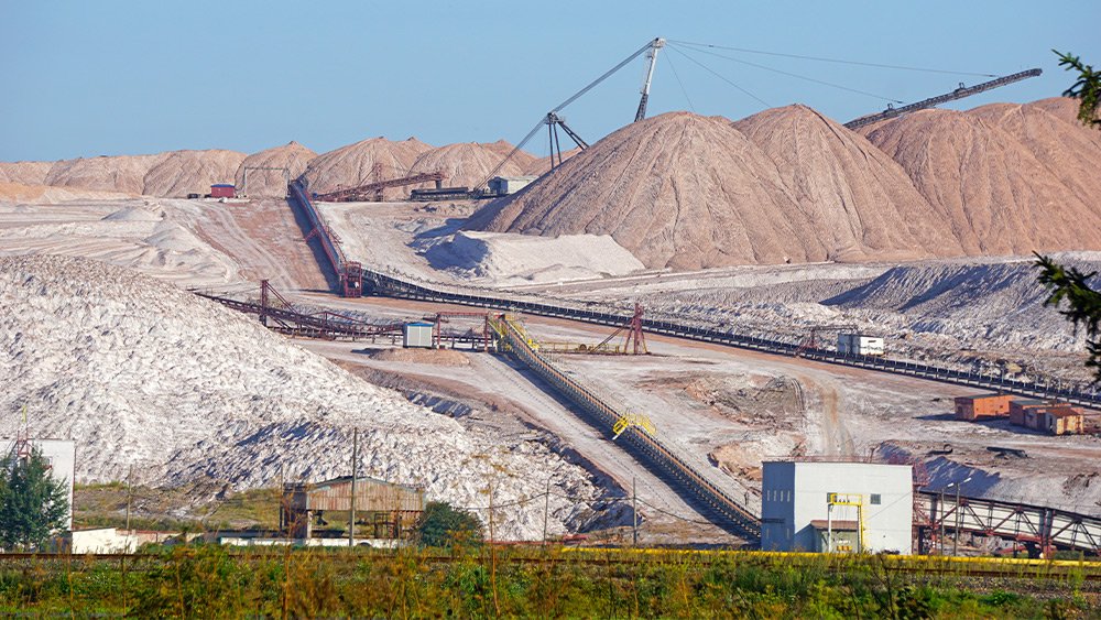 Blanco caliente de las acciones de litio: Albemarle sube tarde después de que Levent se dispara a las ganancias, pronóstico