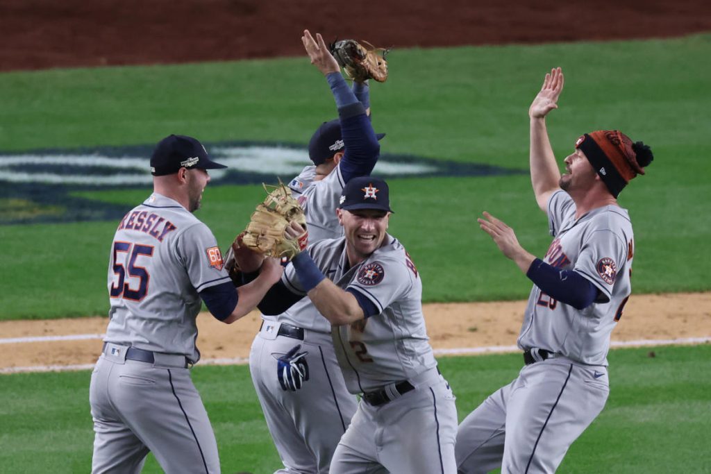 Los Astros superan a los Yankees en el Juego 4 de la Serie de Campeonato de la Liga Americana, una barrida completa para alcanzar el cuarto Campeonato Mundial en 6 temporadas