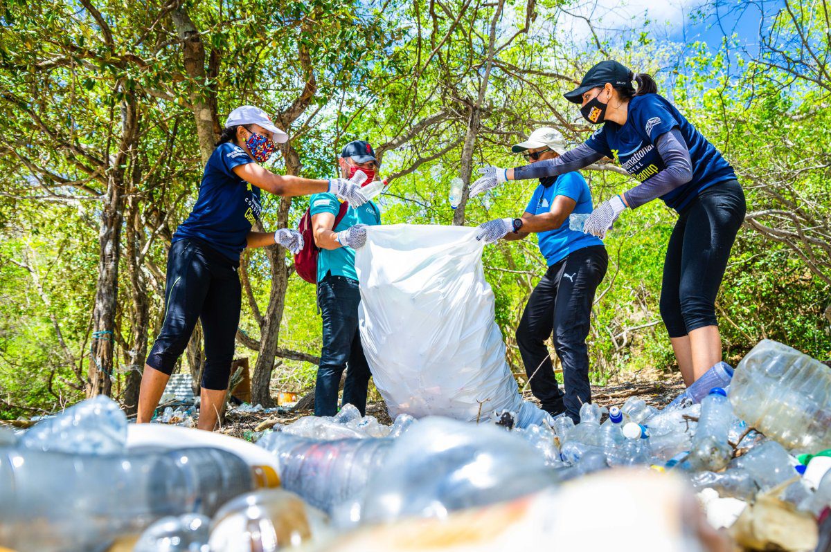 Limpieza de residuos plásticos Trinidad