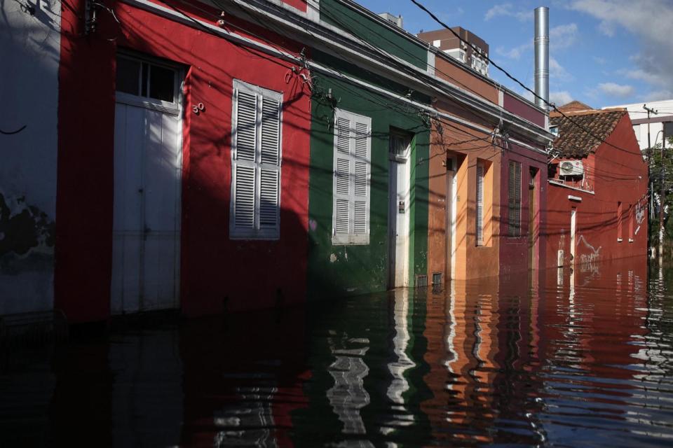 Foto: Vista de una calle inundada en el barrio Cidade Baixa en Porto Alegre, estado de Rio Grande do Sul, Brasil, 14 de mayo de 2024. (Anselmo Cunha/AFP vía Getty Images)