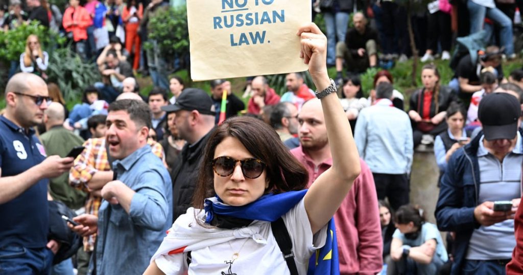 POLITICO: El sueño de Georgia de formar parte de la Unión Europea se desvanece cuando el proyecto de ley sobre "agentes extranjeros" se convierte en ley