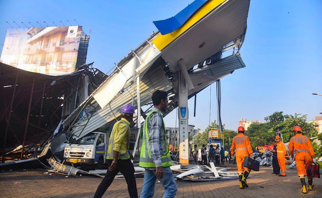 8 años antes de la tragedia de Mumbai Billboard, advertencia del autor