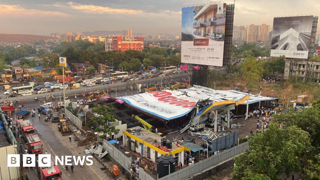 Derrumbe de vallas publicitarias en Bombay: 14 muertos y decenas de heridos