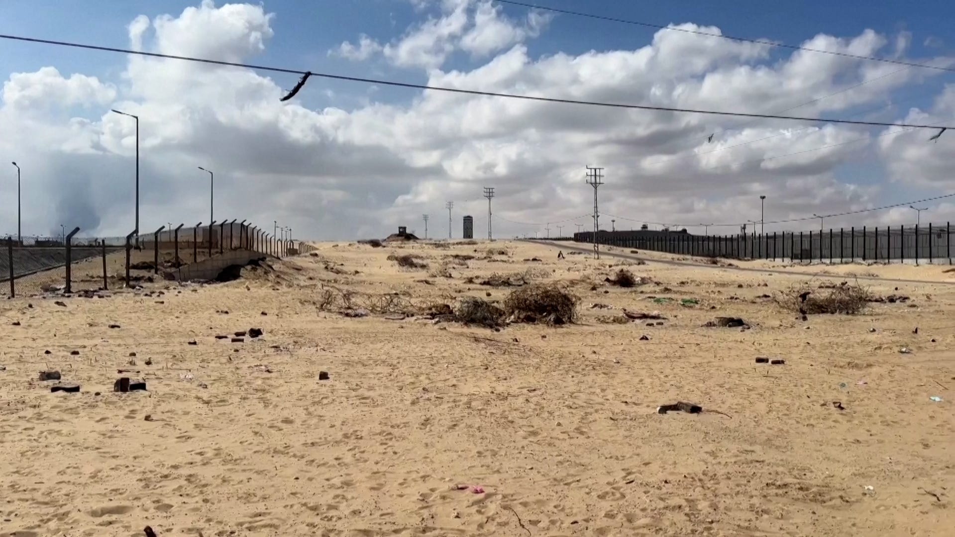 Israel dice que controla la frontera terrestre de Gaza con Egipto