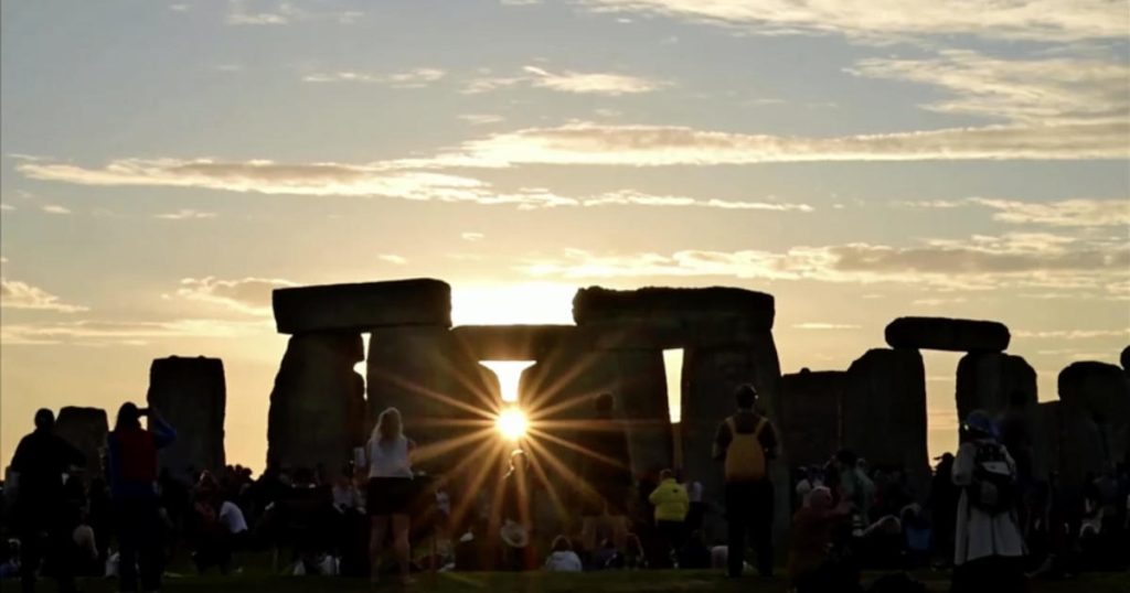 Imágenes muestran el solsticio de verano de 2024 en Stonehenge