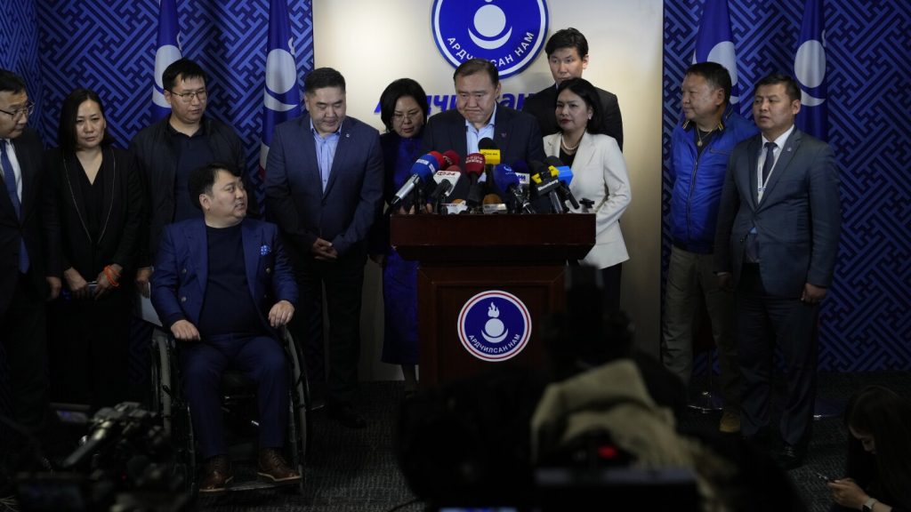 Los resultados preliminares mostraron que el partido gobernante de Mongolia obtuvo una estrecha mayoría en las elecciones parlamentarias.