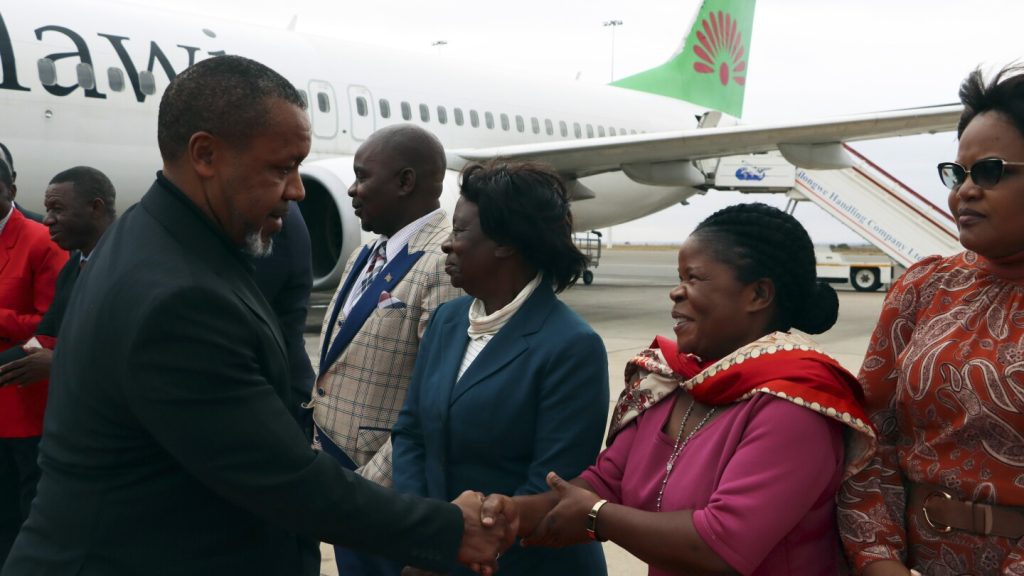 Malawi: Soldados buscan un avión militar desaparecido en el que viajaban el vicepresidente y la ex primera dama