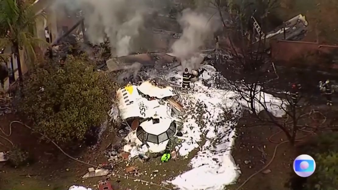 Fotografías aéreas muestran el lugar del accidente de un avión que transportaba a 62 pasajeros en Brasil el 9 de agosto de 2024.